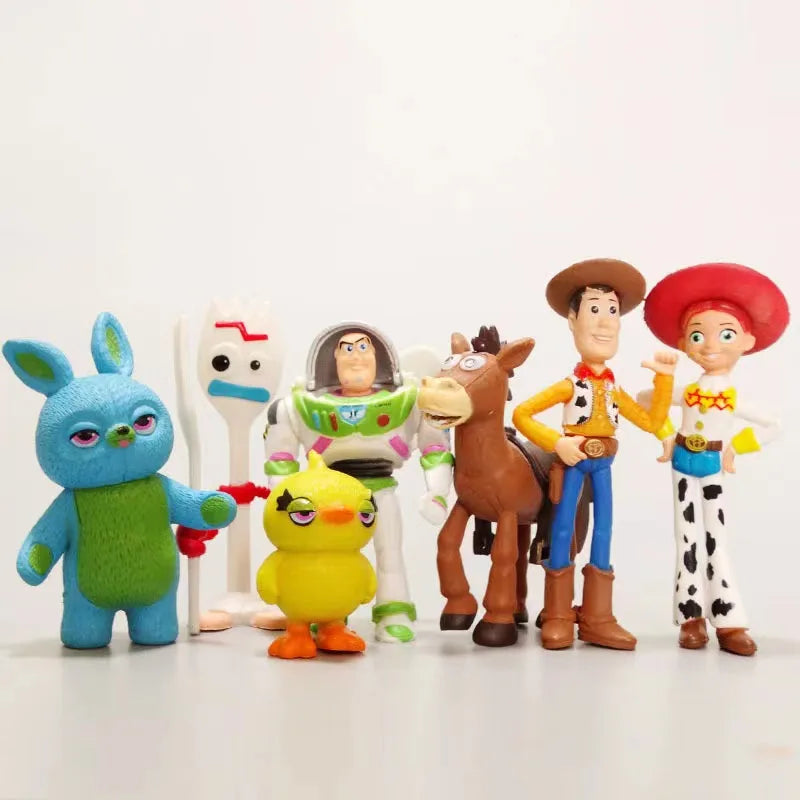 "Universo Toy Story 4: Kit Mágico com 15 Personagens em Miniatura!"