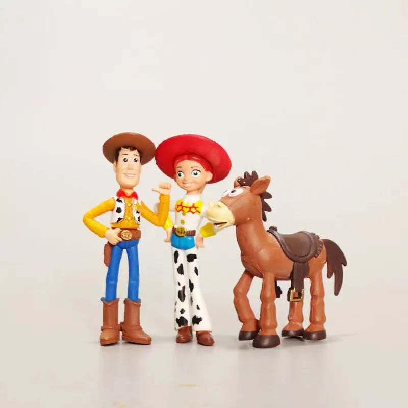 "Universo Toy Story 4: Kit Mágico com 15 Personagens em Miniatura!"