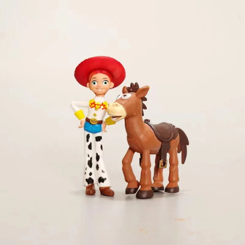 "Universo Toy Story 4: Kit Mágico com 15 Personagens em Miniatura!"