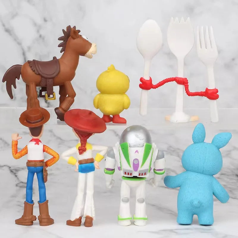 "Universo Toy Story 4: Kit Mágico com 15 Personagens em Miniatura!"